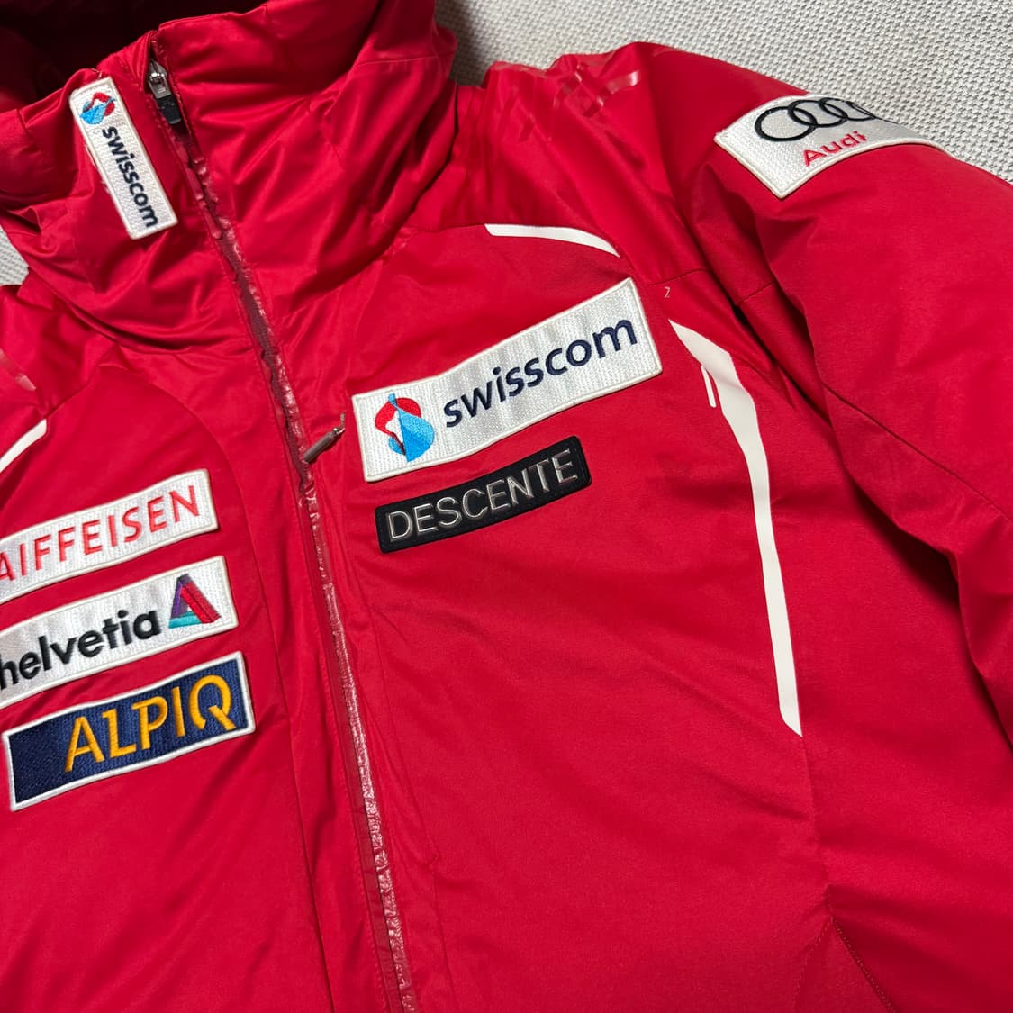 데상트 아우디 스위스 스키팀 패딩 자켓 상품이미지3