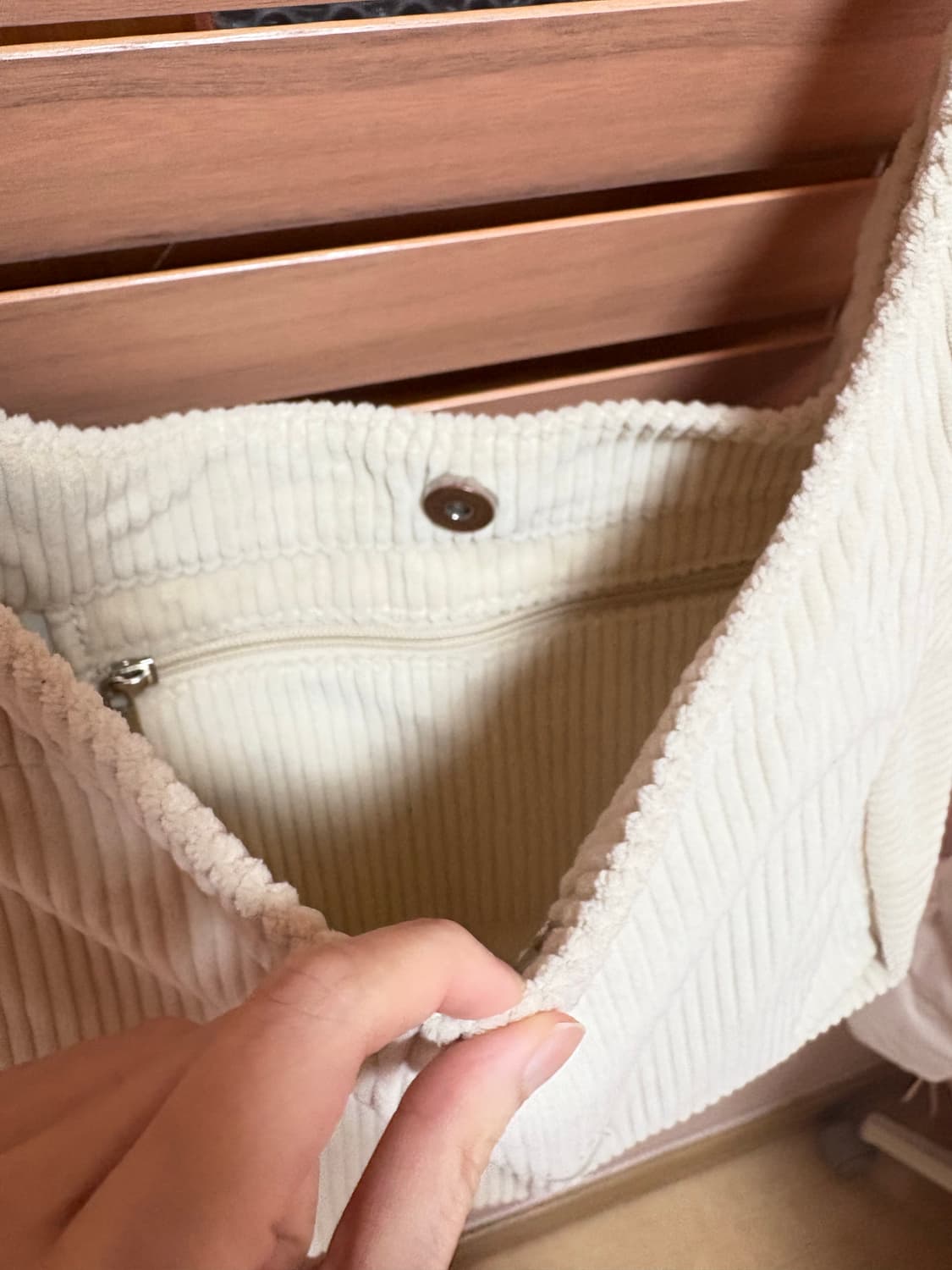 daily wanderer 코듀로이 숄더백 아이보리🤍♟️ 상품이미지4