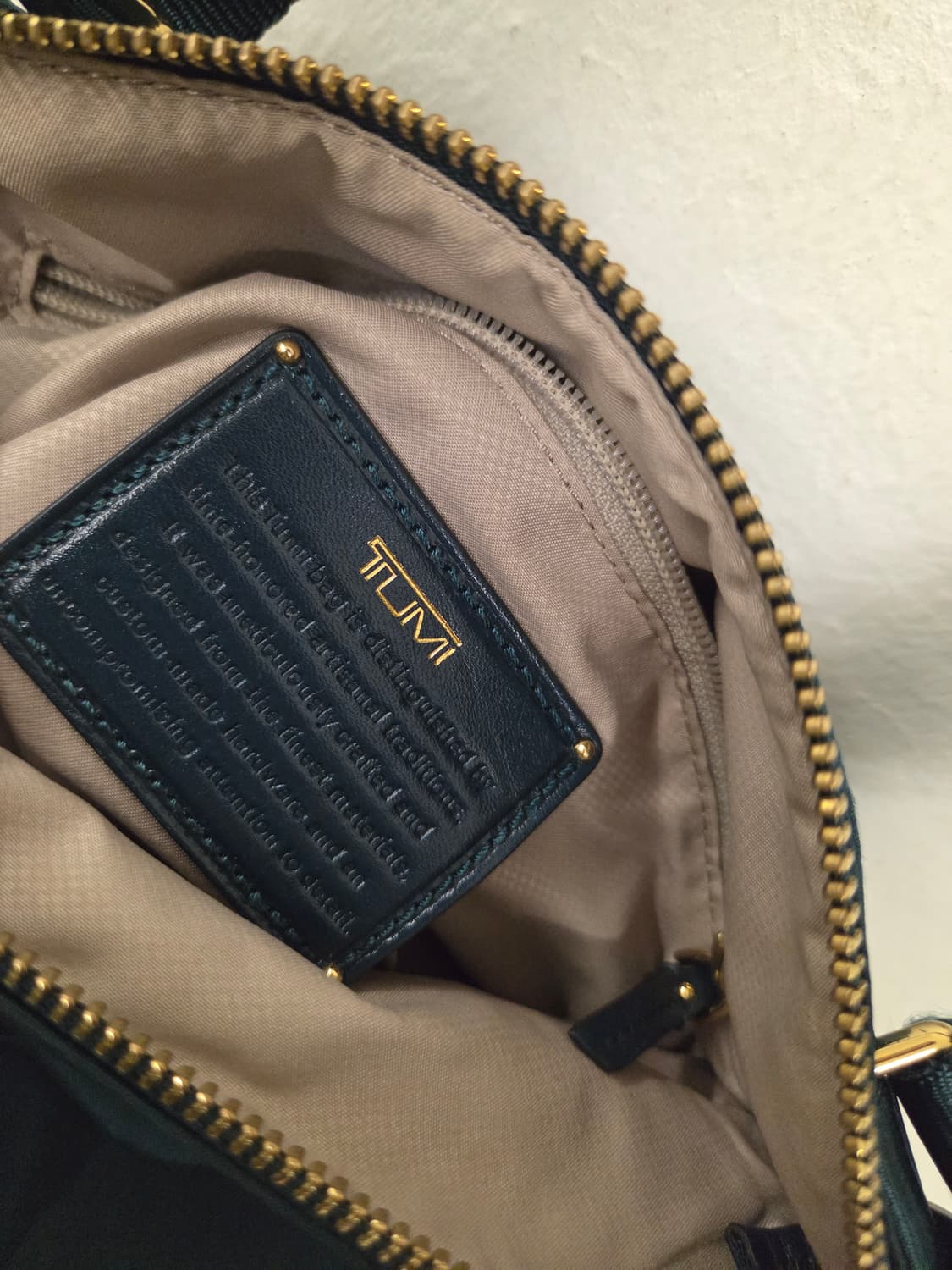 투미 크로스백 상품이미지4