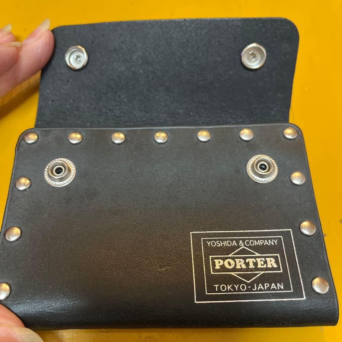 요시다포터 블랙 스터드 가죽 카드지갑 상품이미지2