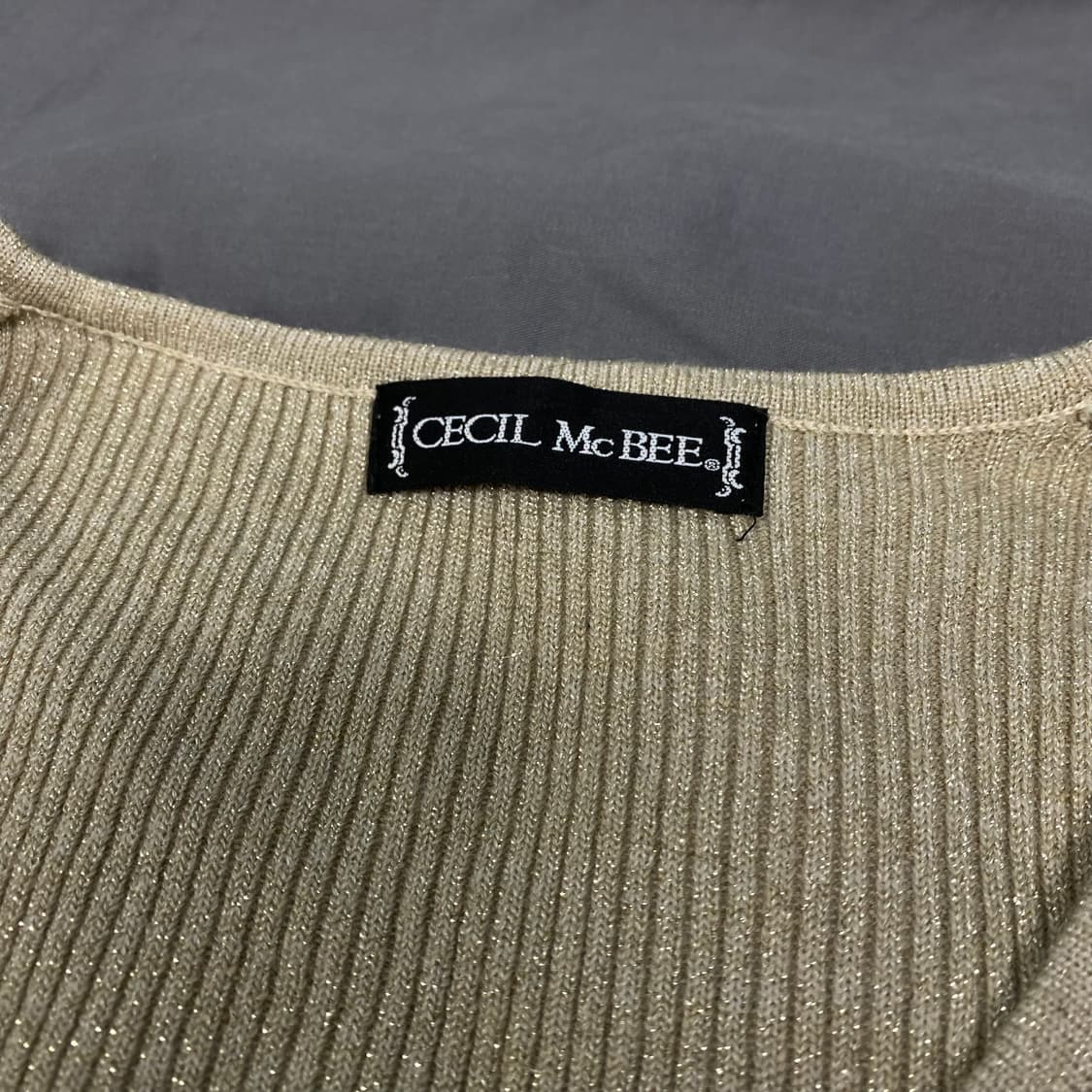 세실맥비 오네갸루 롱슬리브 탑 긴팔 골드 베이지 펄 글리터 상품이미지2