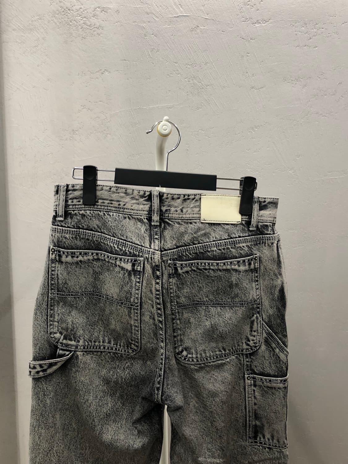 메종 미네드(Maison Mined) 블랙 워싱 데님 작업 바지 상품이미지4