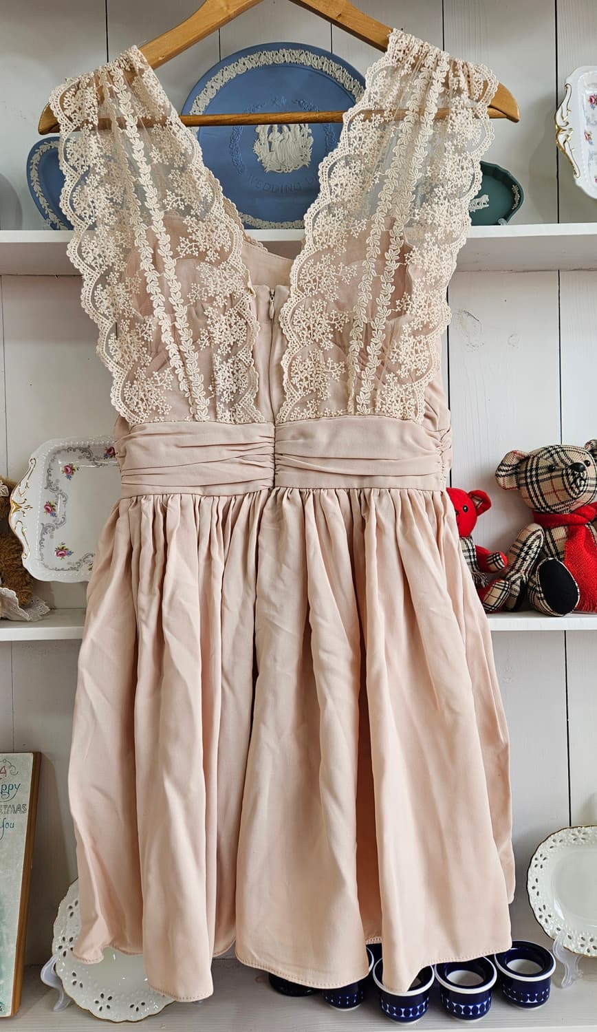 레이스 V넥 피치베이지 원피스 상품이미지5