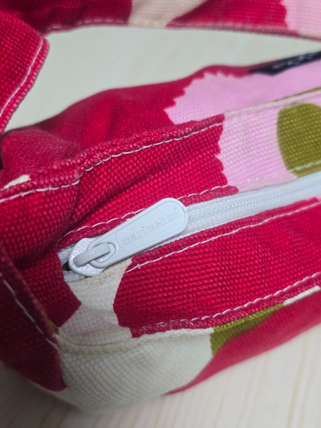 마리메코 플라워 도트 토트백  상품이미지4