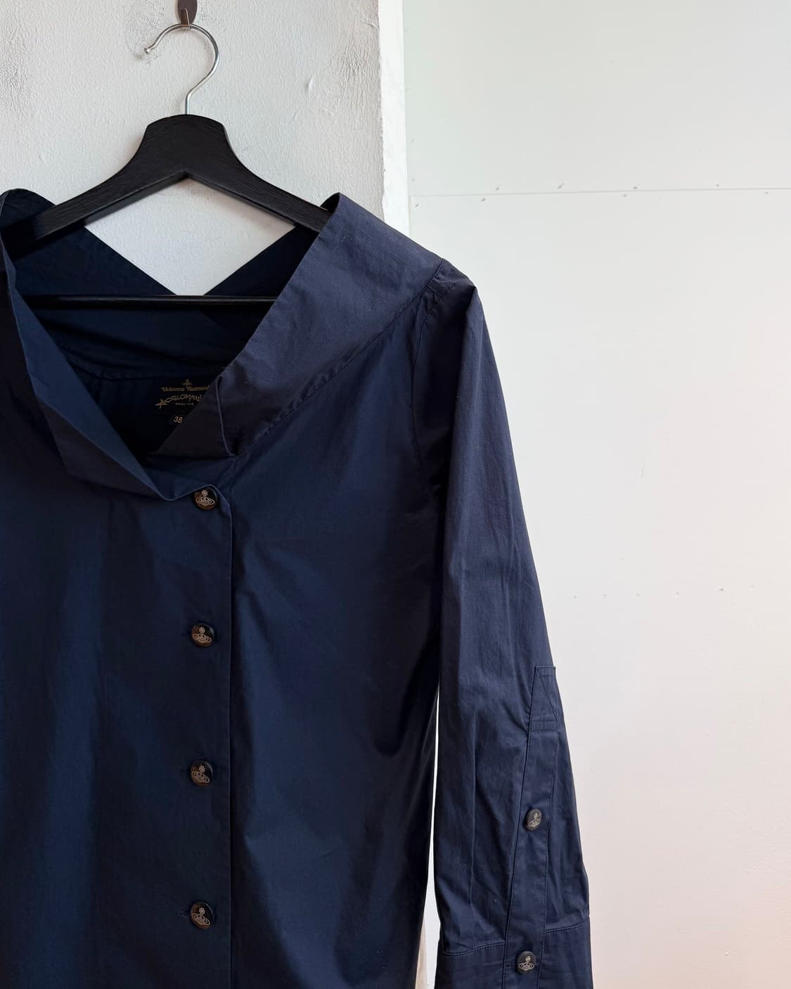 비비안 웨스트우드 네이비 orb버튼 블라우스  상품이미지5