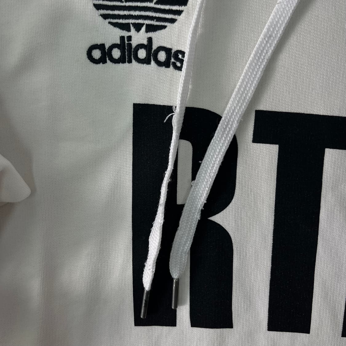 100 아디다스 마르세유 한정판 후드티 상품이미지4