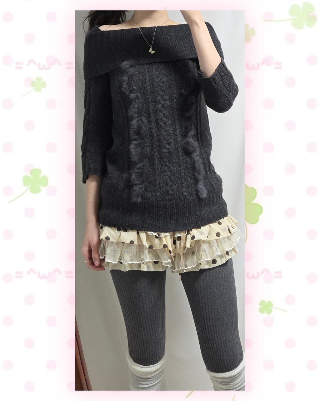 PINKY&DIANNE 챠콜 오프숄더 니트 상품이미지1