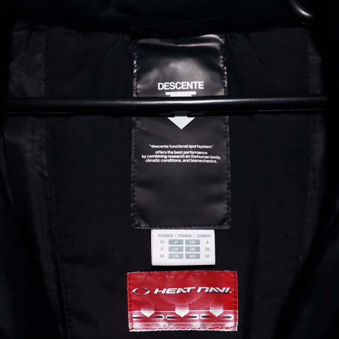 실측 M (95) 데상트 캐논 구스다운 롱패딩 후드 점퍼 블랙 상품이미지6