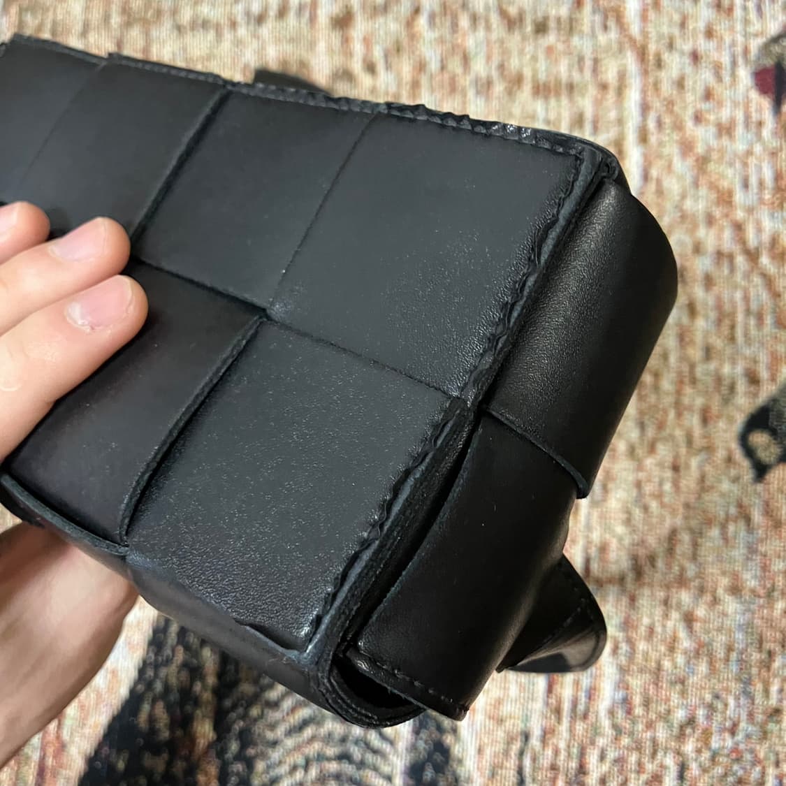 [OS] 보테가 베네타 카세트 벨트 백 블랙 상품이미지4