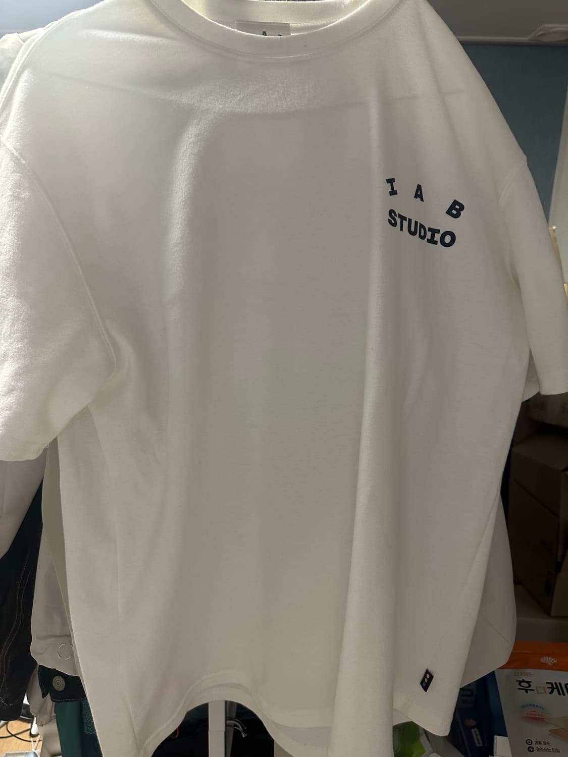 IAB스튜디오 반팔티셔츠(폰트 블랙) L 상품이미지1