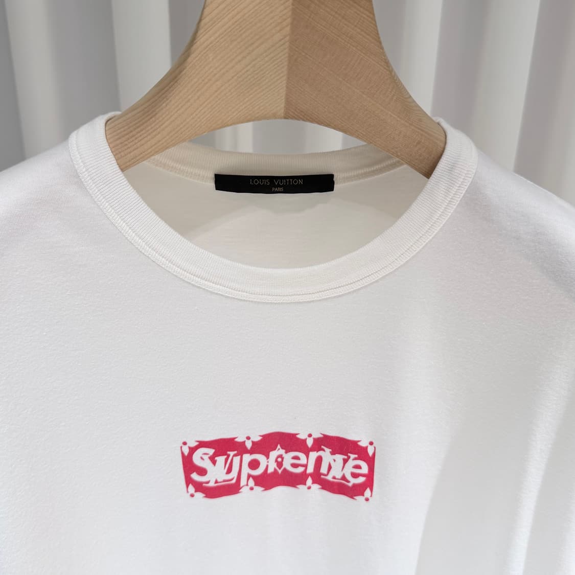 (S/L) / 루이비통 X 슈프림 로고 화이트 반팔 티셔츠 상품이미지4