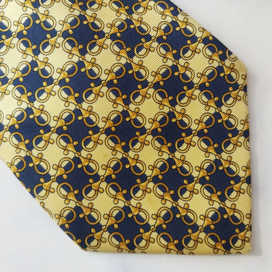 버버리 실크 골드&네이비 패턴 넥타이 9.4cm A+등급 K1805
 상품이미지8