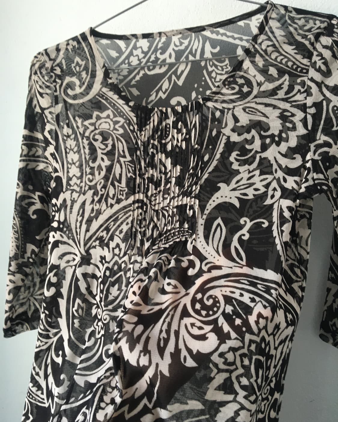 Ornament pattern mesh top 상품이미지3