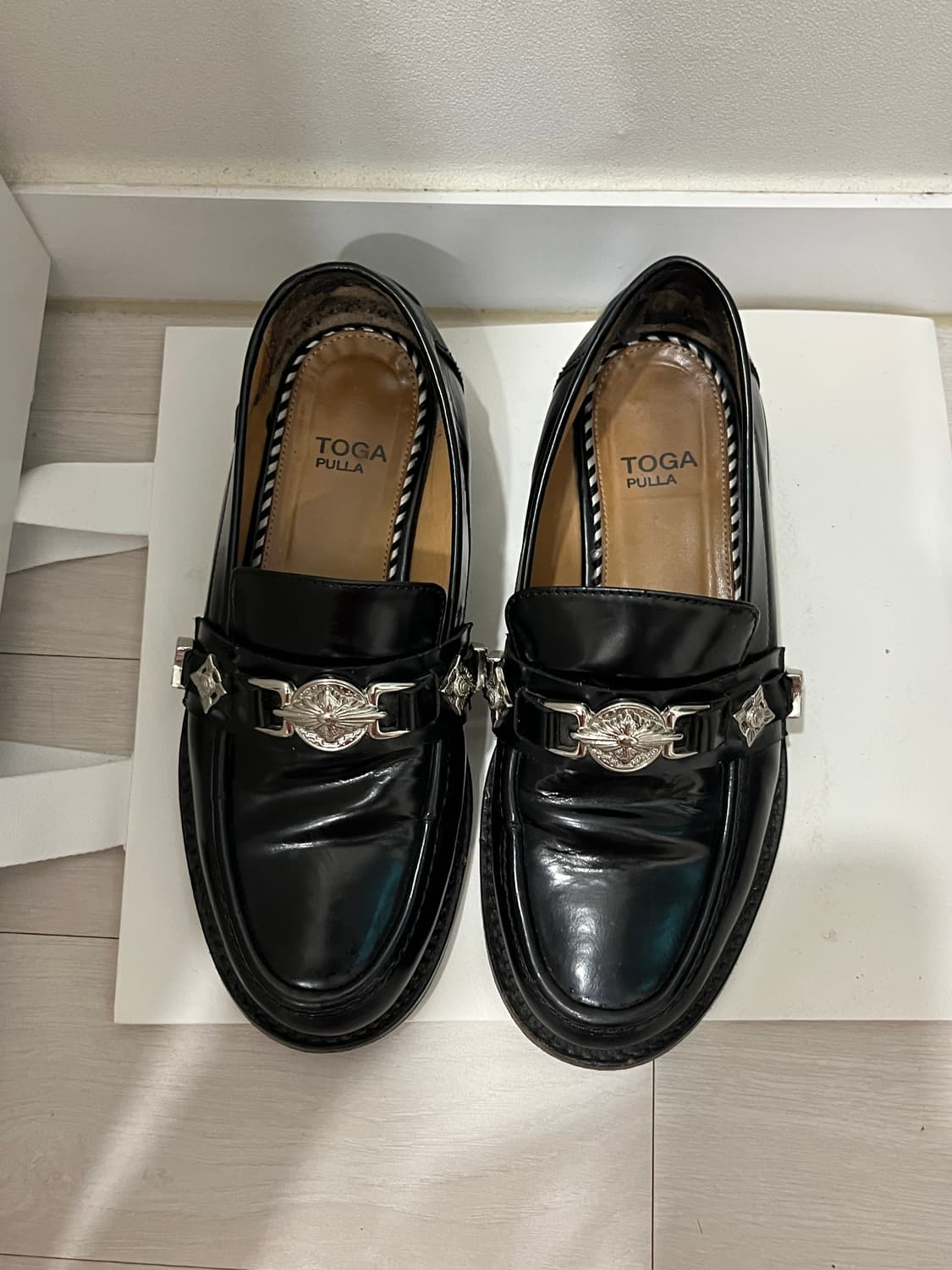 (240) 토가 풀라 메탈 버클 스트랩 레더 로퍼 (TOGA PULLA) 상품이미지5