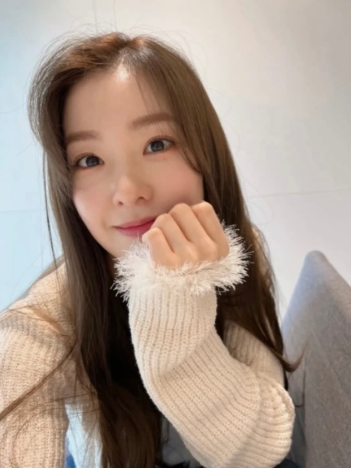 다이애그널 퍼 트리밍 가디건 아이보리 [레드벨벳 아이린, 한선화 착용] 상품이미지2