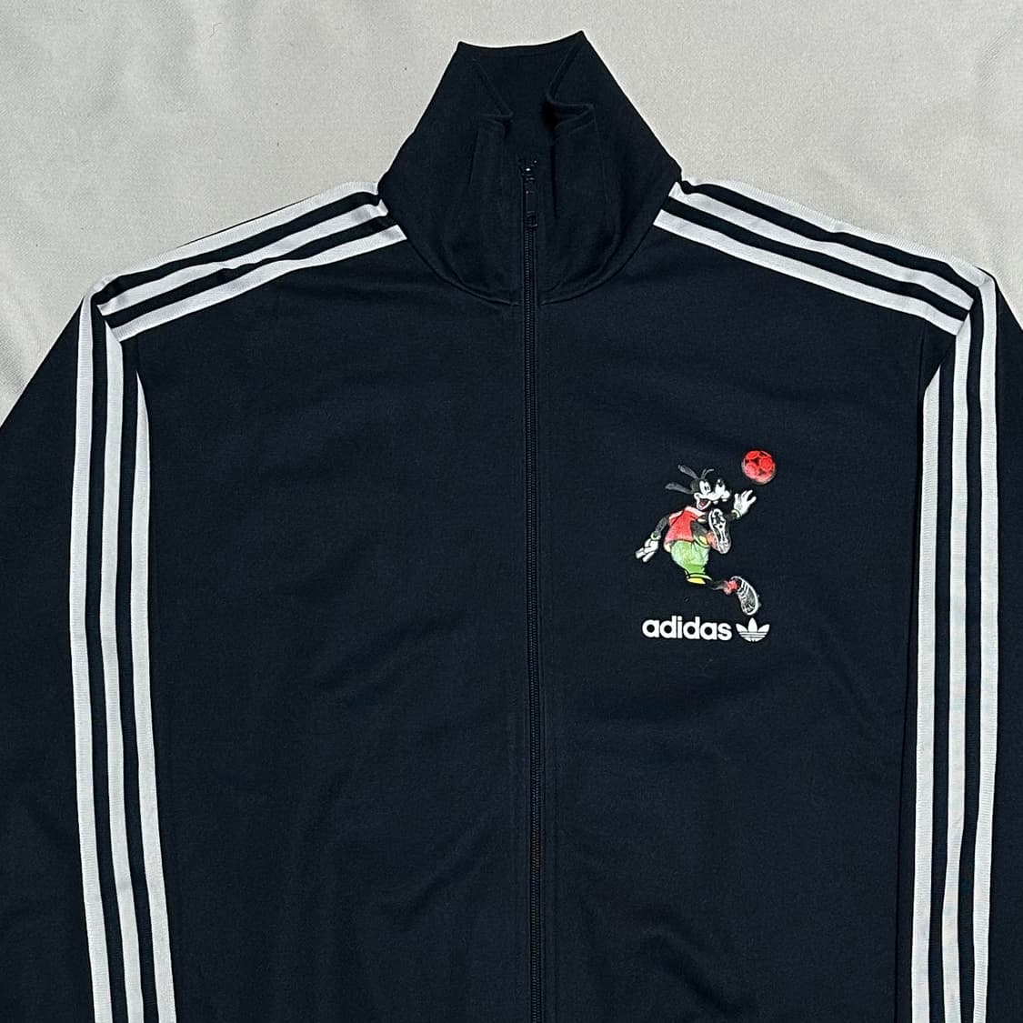 XL 아디다스 X 구피 콜라보 네이비 트랙탑 상품이미지1