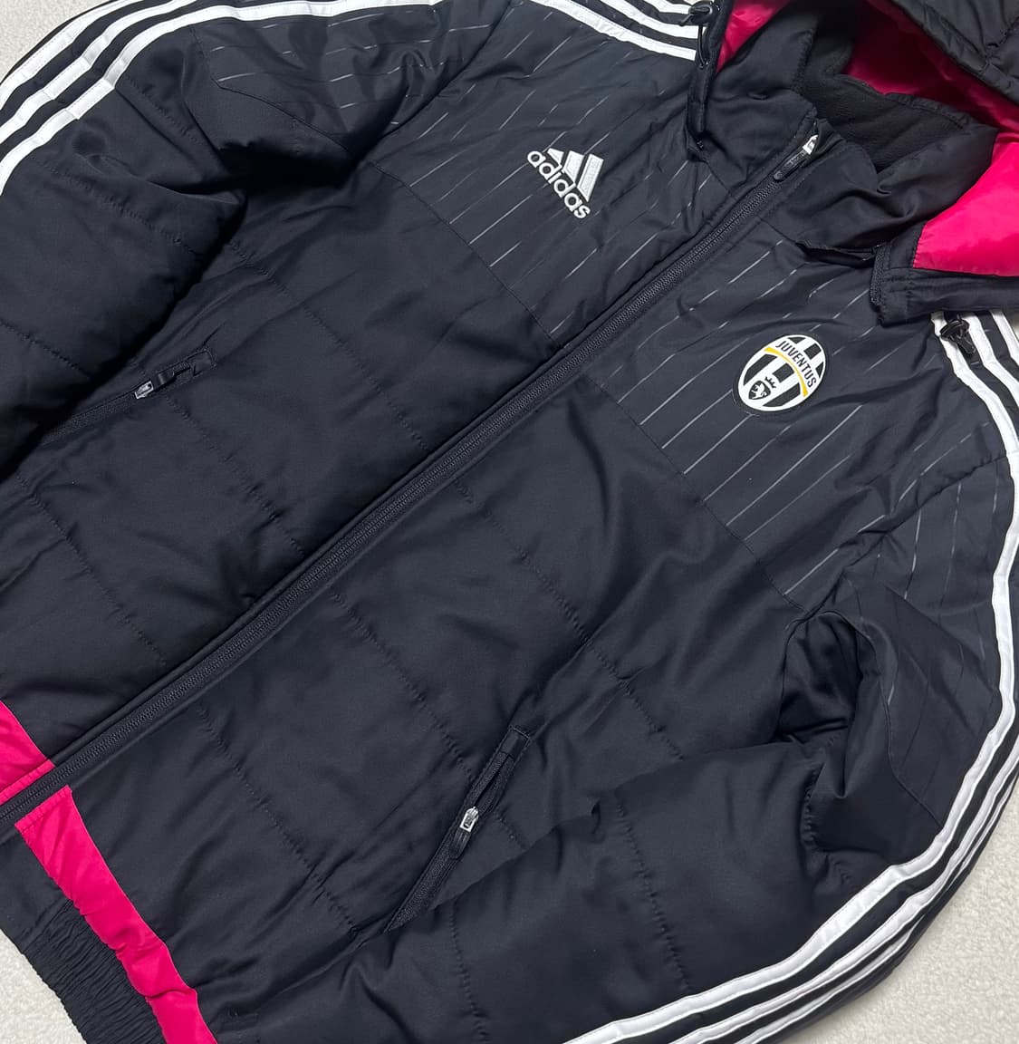 아디다스 유벤투스 블랙핑크 검핑 패딩 상품이미지3