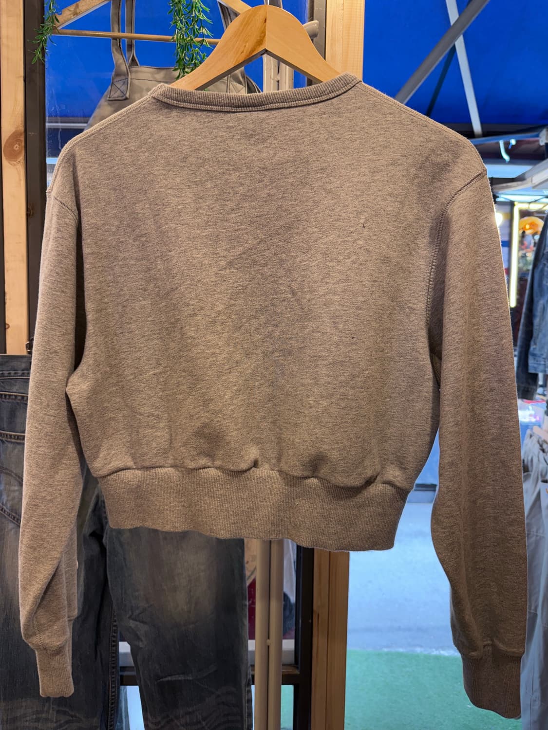 챔피온 자수로고 그레이 크롭 맨투맨 상품이미지3