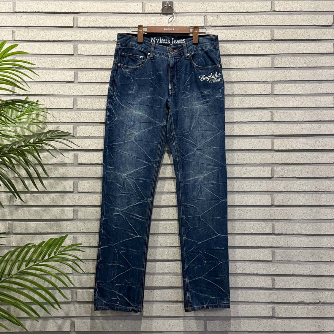 JPN VINTAGE 크랙워싱 데님팬츠 가죽 포켓 레터링 디테일 진청 상품이미지1