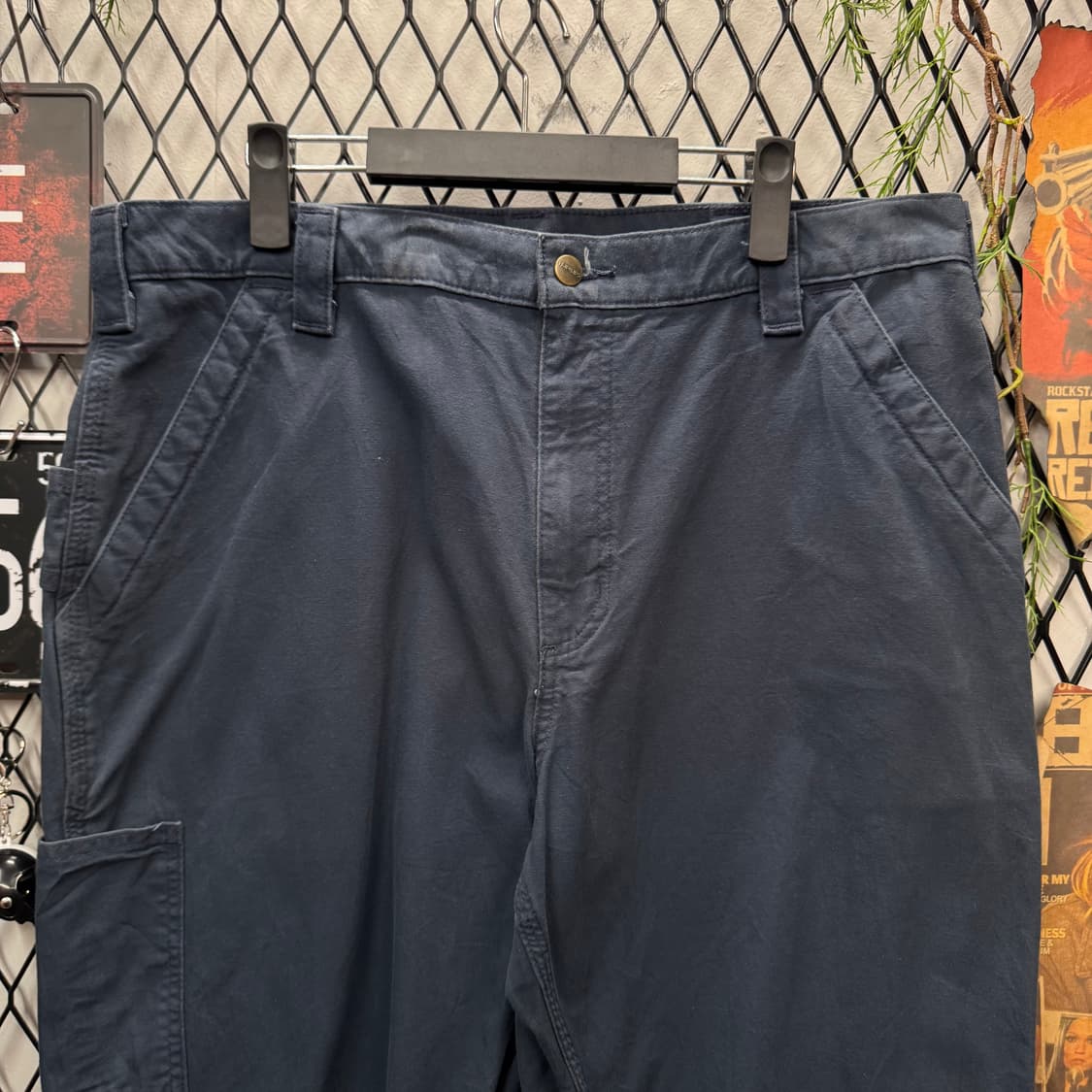 칼하트 루즈핏 덕 카펜터 워크 팬츠 후면 포켓 로고 포인트 네이비 상품이미지3