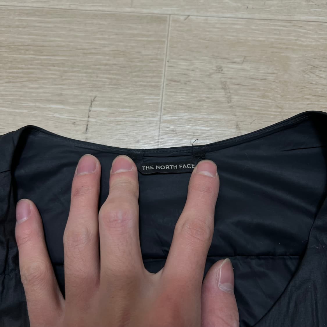 노스페이스 덕다운 브이넥 초경량 패딩조끼 [블랙] M/95 상품이미지5