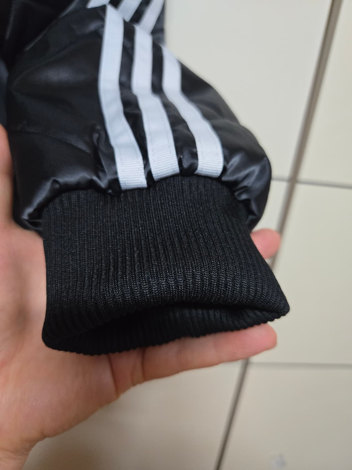 아디다스 블랙 오리지널 퀼팅 봄버자켓. 삼선 점퍼 상품이미지5