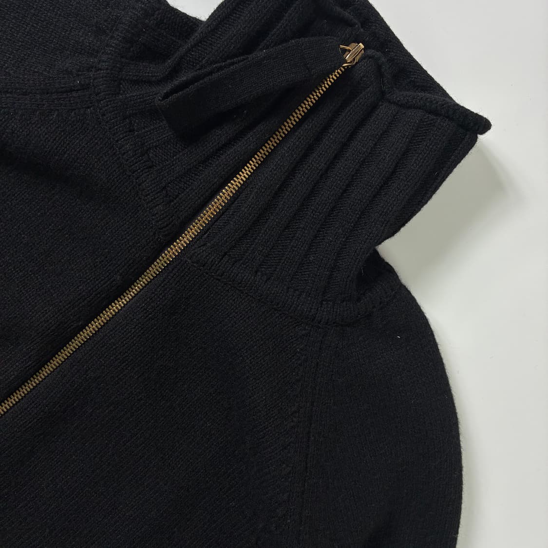 Matin kim  마뗑킴 스펠 포인트 블랙 니트 집업   상품이미지5