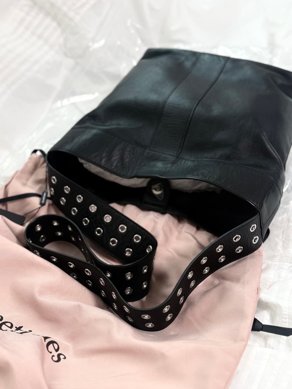 새상품) 쓰리타임즈 아일릿 버킷백 블랙 상품이미지2