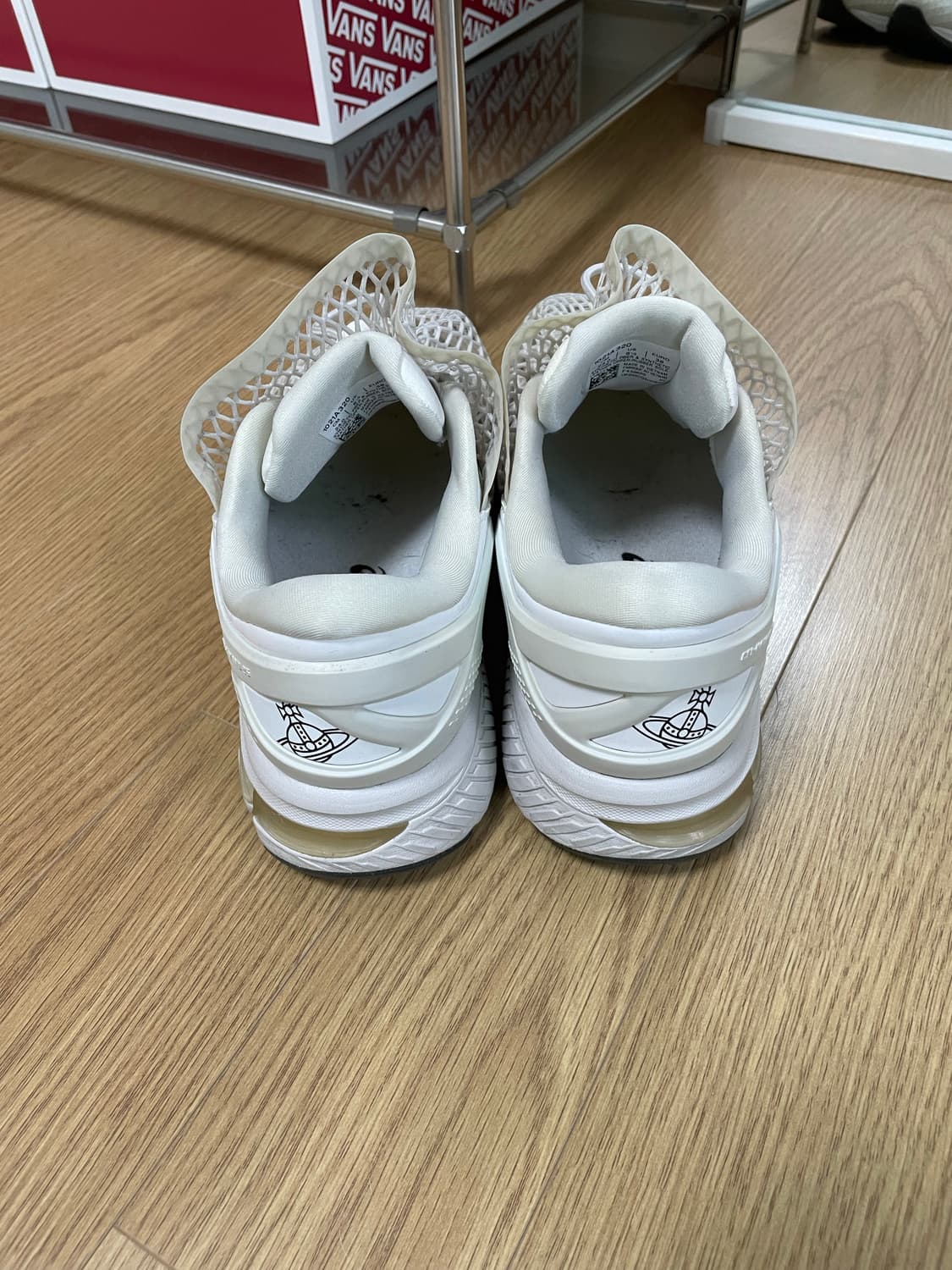 240 아식스x비비안웨스트우드 젤카야노26 버치화이트 상품이미지4