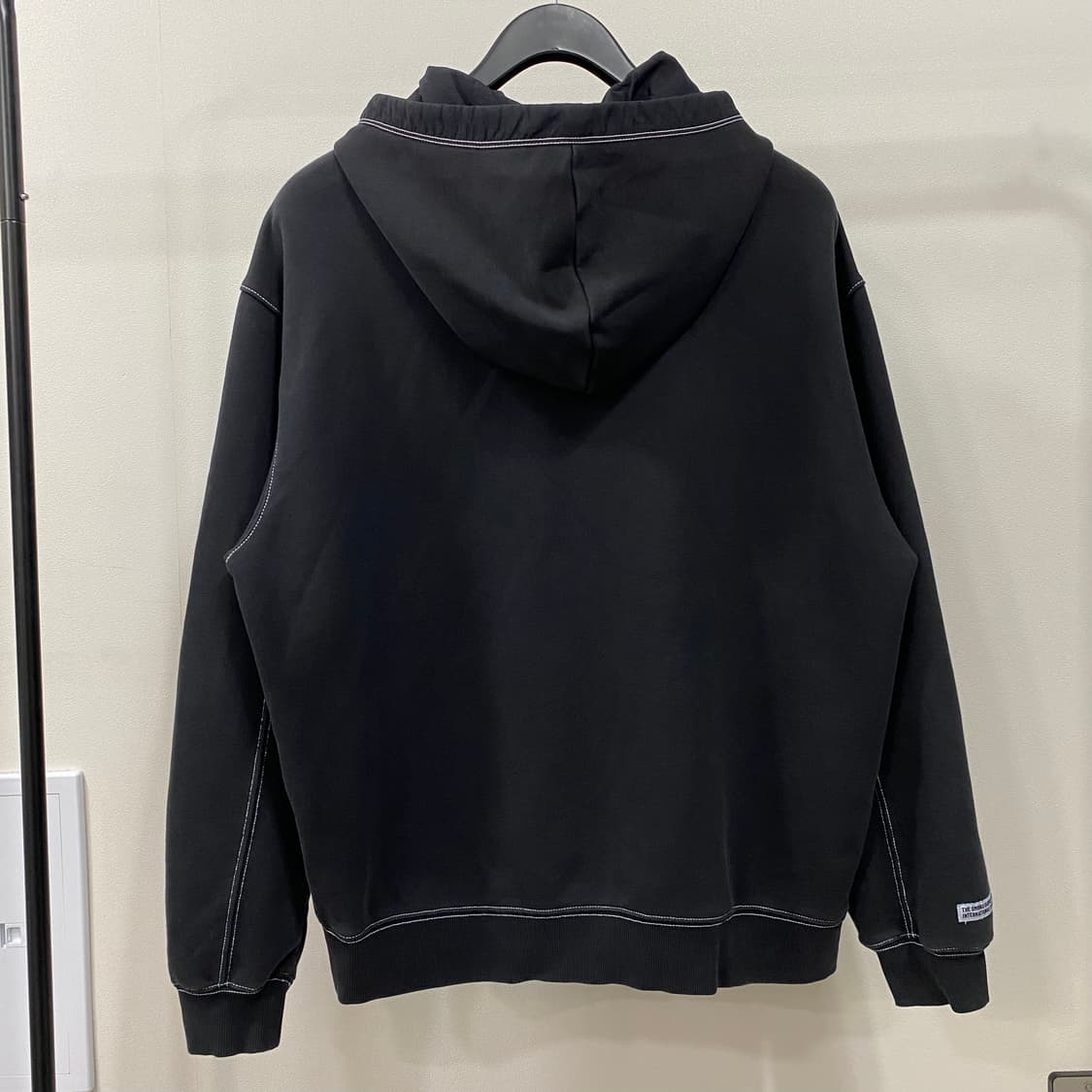 엄브로 크리스피 타슬란 후드 티셔츠 상품이미지2