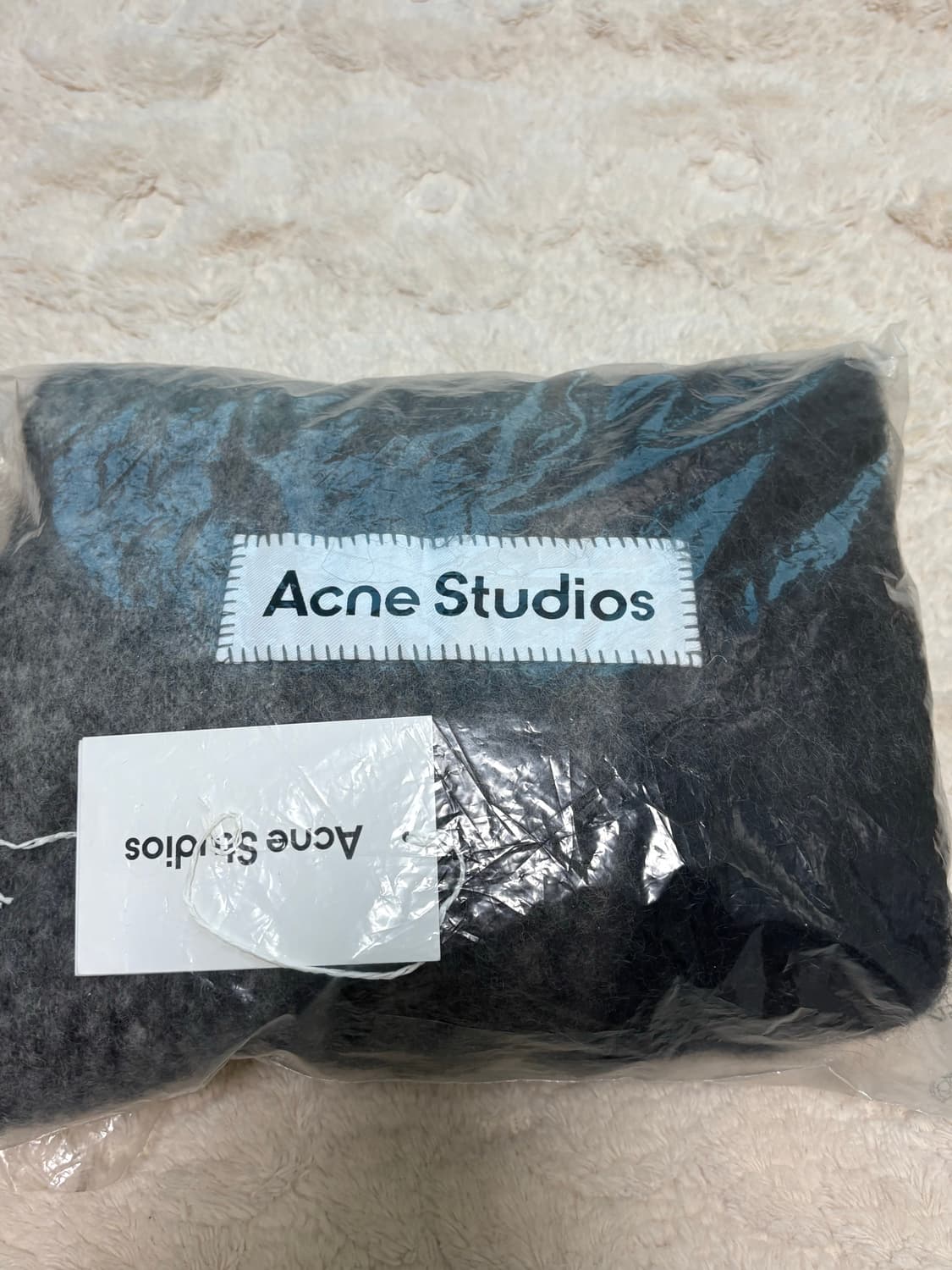 아크네스튜디오 머플러 상품이미지3