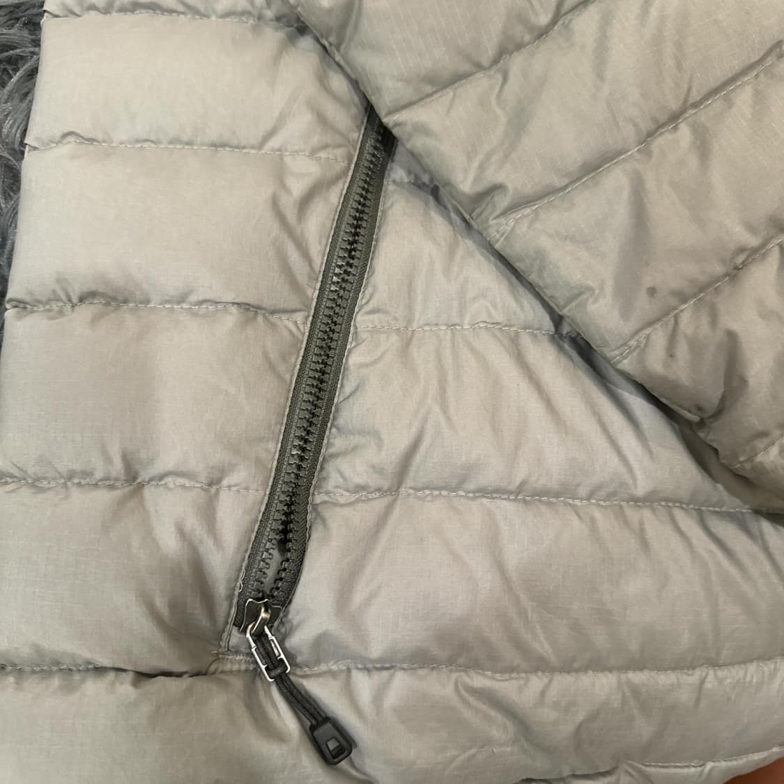 (예약중)파타고니아 멘즈 후드 경량패딩 그레이 상품이미지3