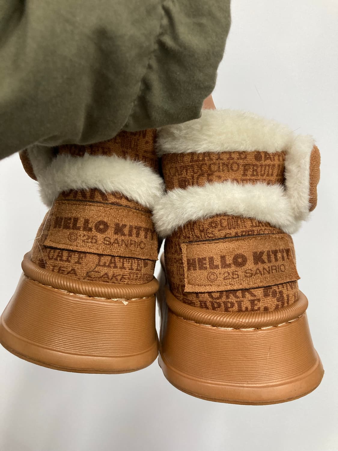 헬로키티 어그 상품이미지2