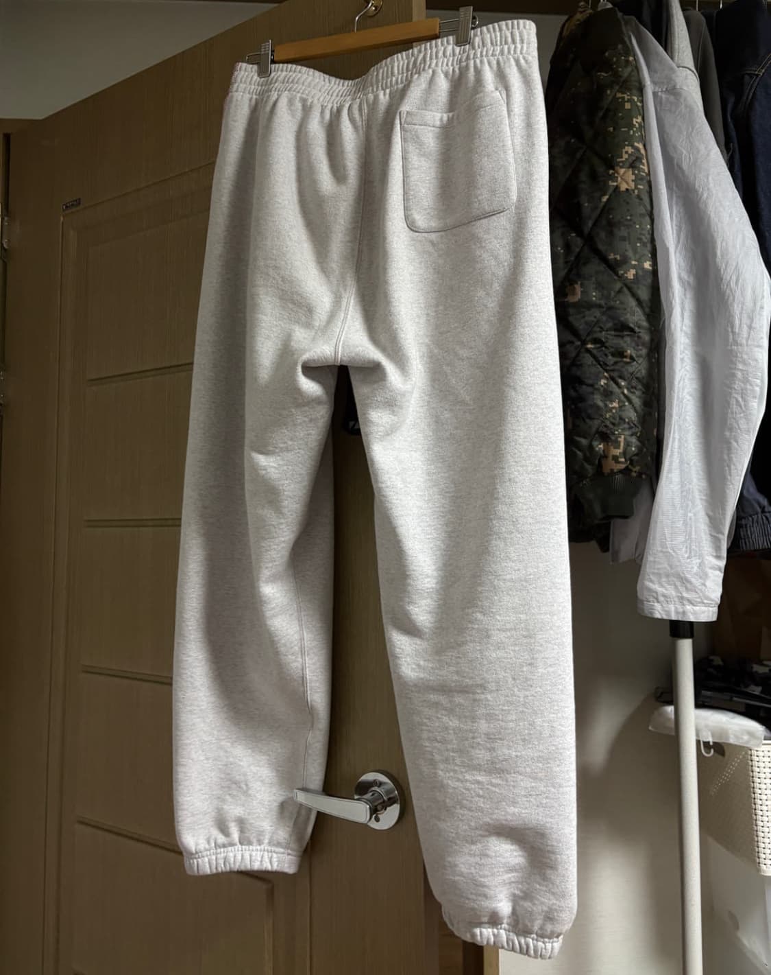 슈프림 자카드 스웻팬츠 애쉬 그레이 (급처) 상품이미지4