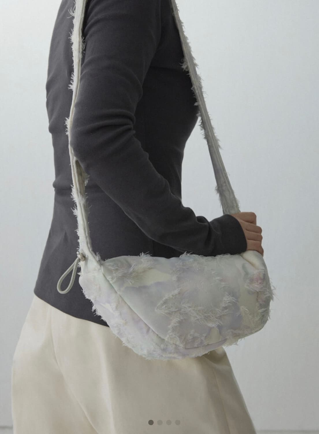 리즘 포슬레인 크로스백 포그  상품이미지1