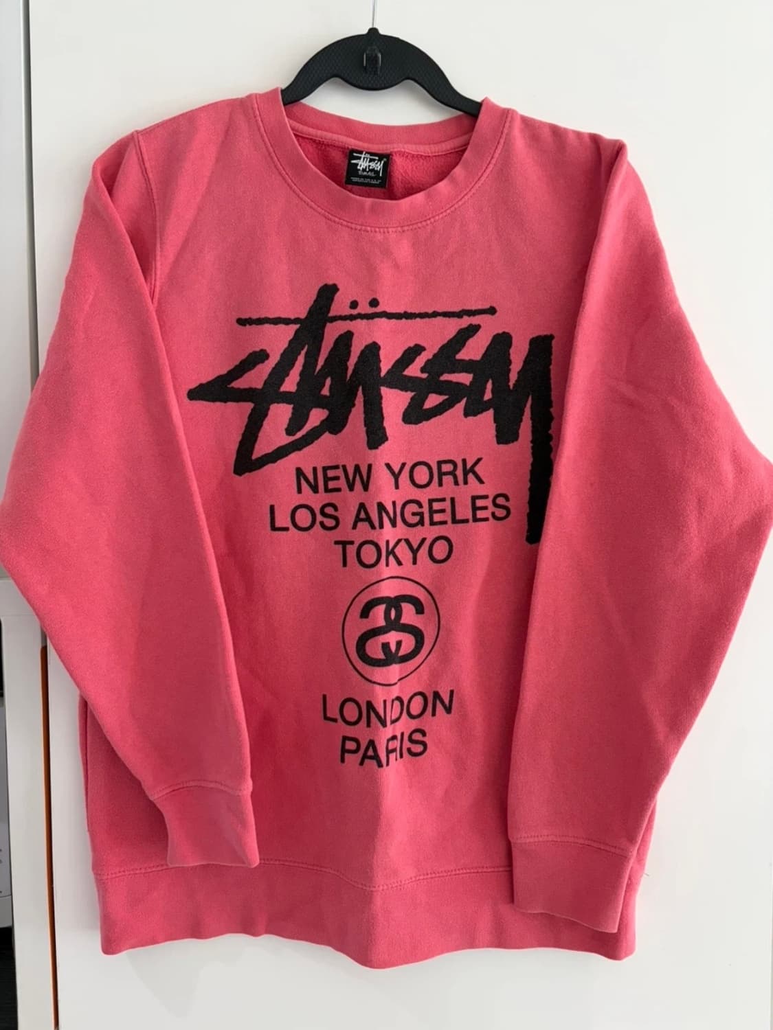 스투시 월드투어 맨투맨 핑크 S 상품이미지1