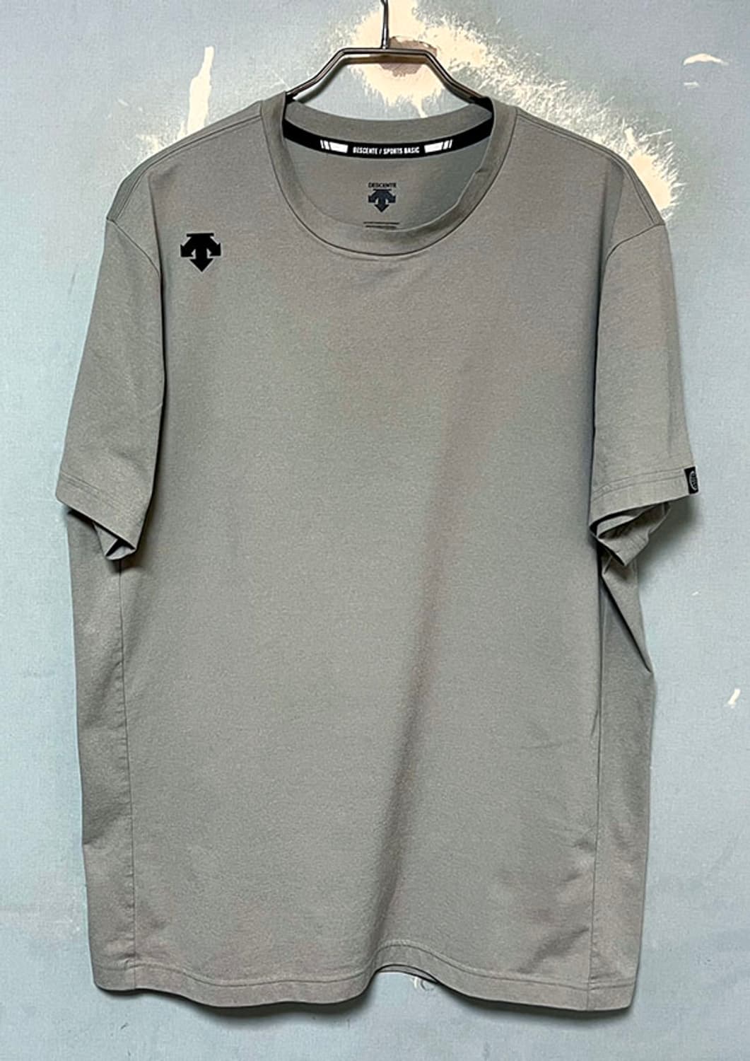 데상트 스포츠 베이직 남자 반팔티셔츠 라이트그레이 냉감 L 100 상품이미지1