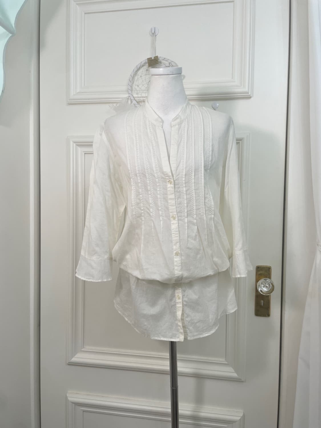 ivory cotton pleats back shirring blouse 상품이미지1