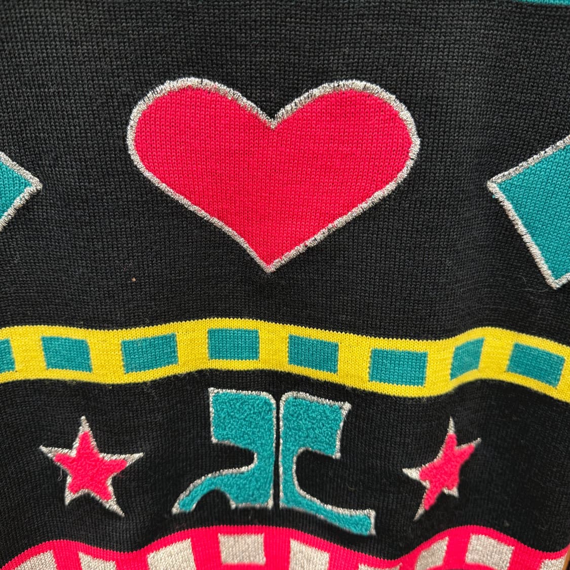 꾸레쥬 긴팔 니트 하트 기하학 패턴 실버 글리터 디테일 레귤러핏 블랙 상품이미지6