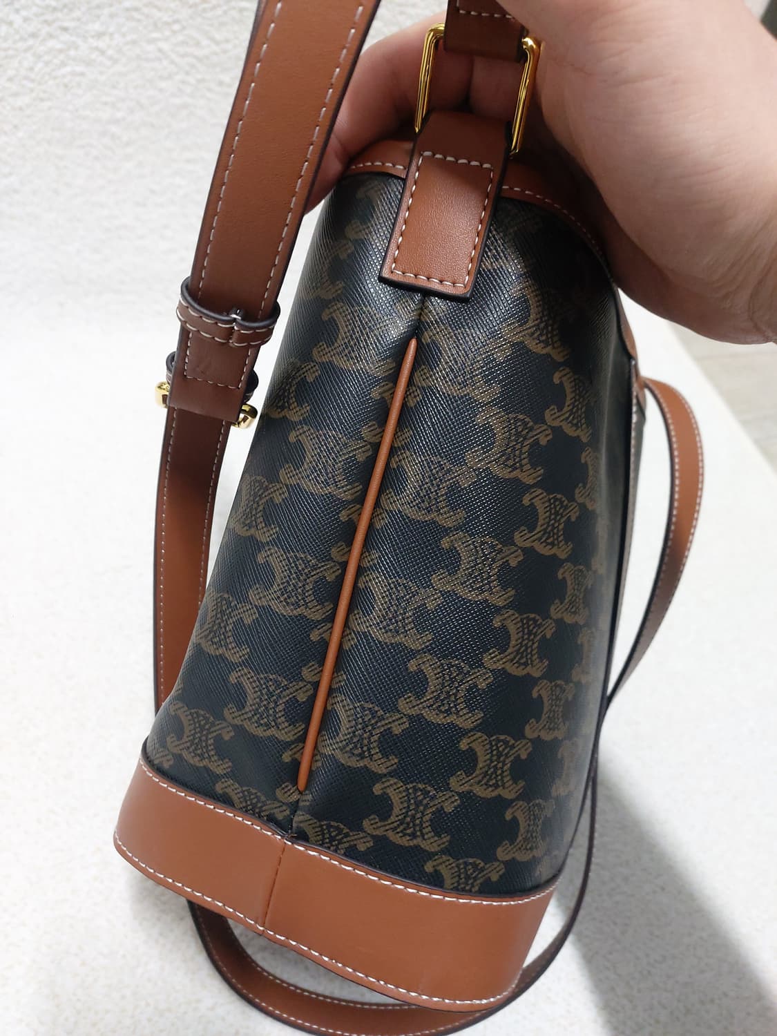 셀린느 트리옹프 버킷백 상품이미지5