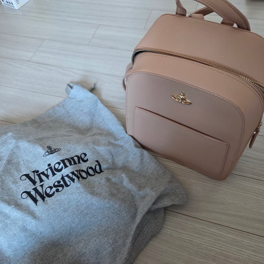비비안웨스트우드 백팩 스몰 베이지 상품이미지1