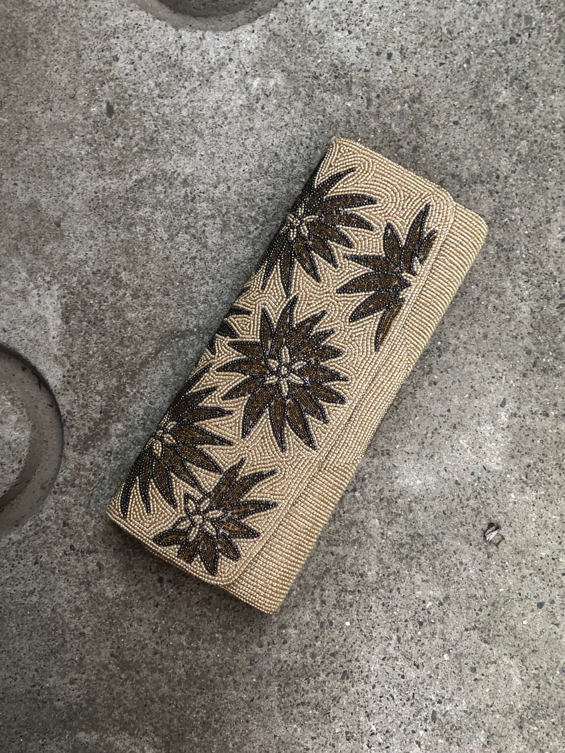 beige floral beaded clutch bag 상품이미지2