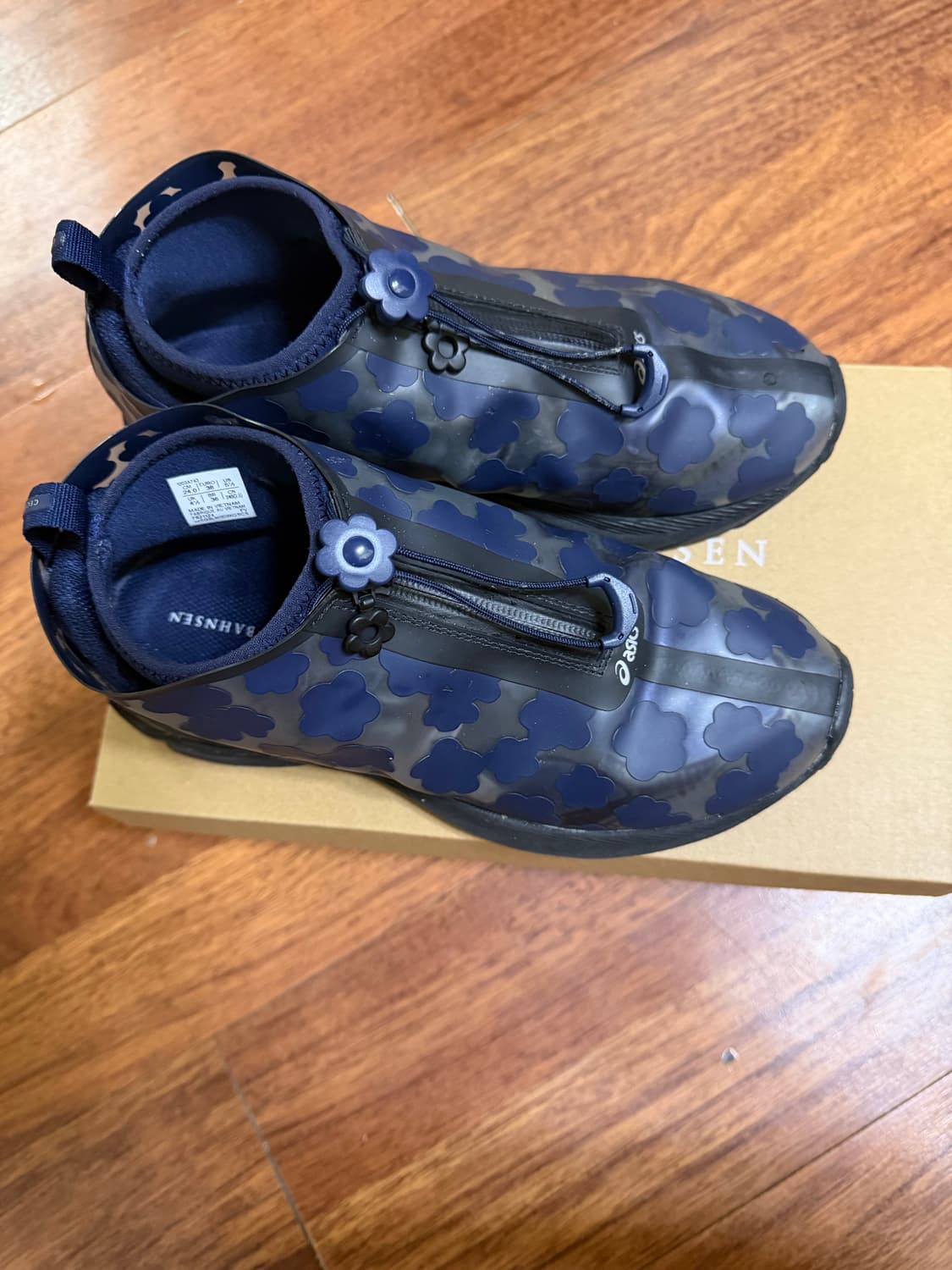 세실리아 반센 x 아식스 상품이미지1