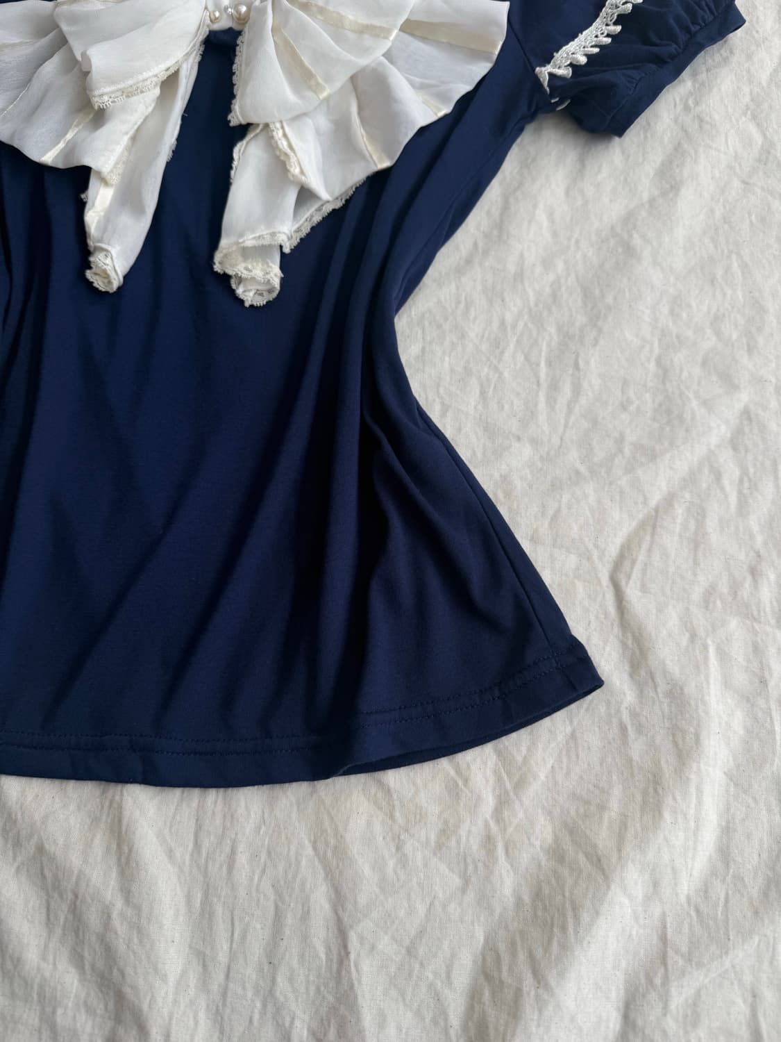 엑시즈팜 네이비 왕리본 로걀 반팔 블라우스 상품이미지3