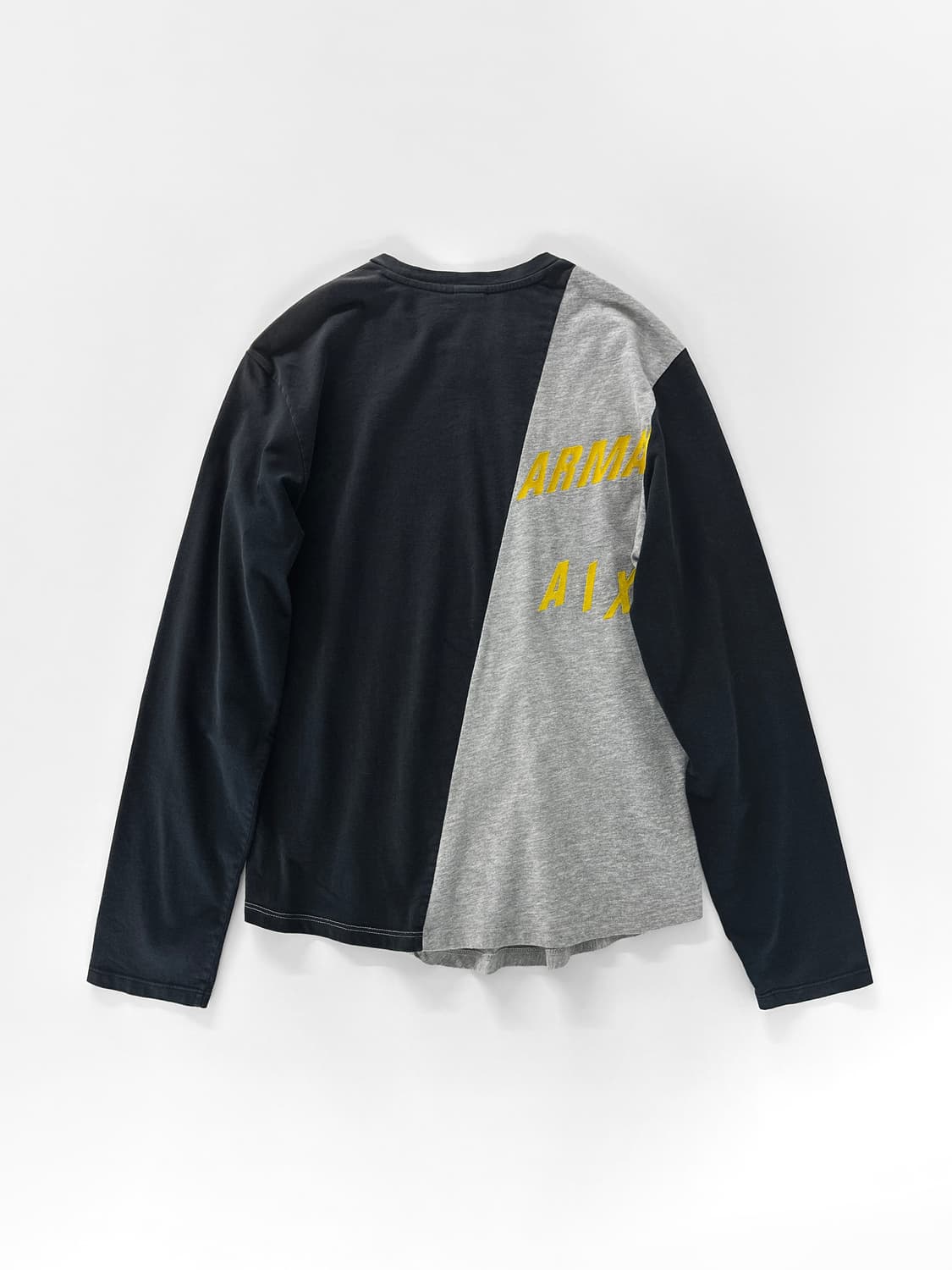아르마니 익스체인지 컬러 블록 벨벳 로고 롱 슬리브 티 상품이미지3