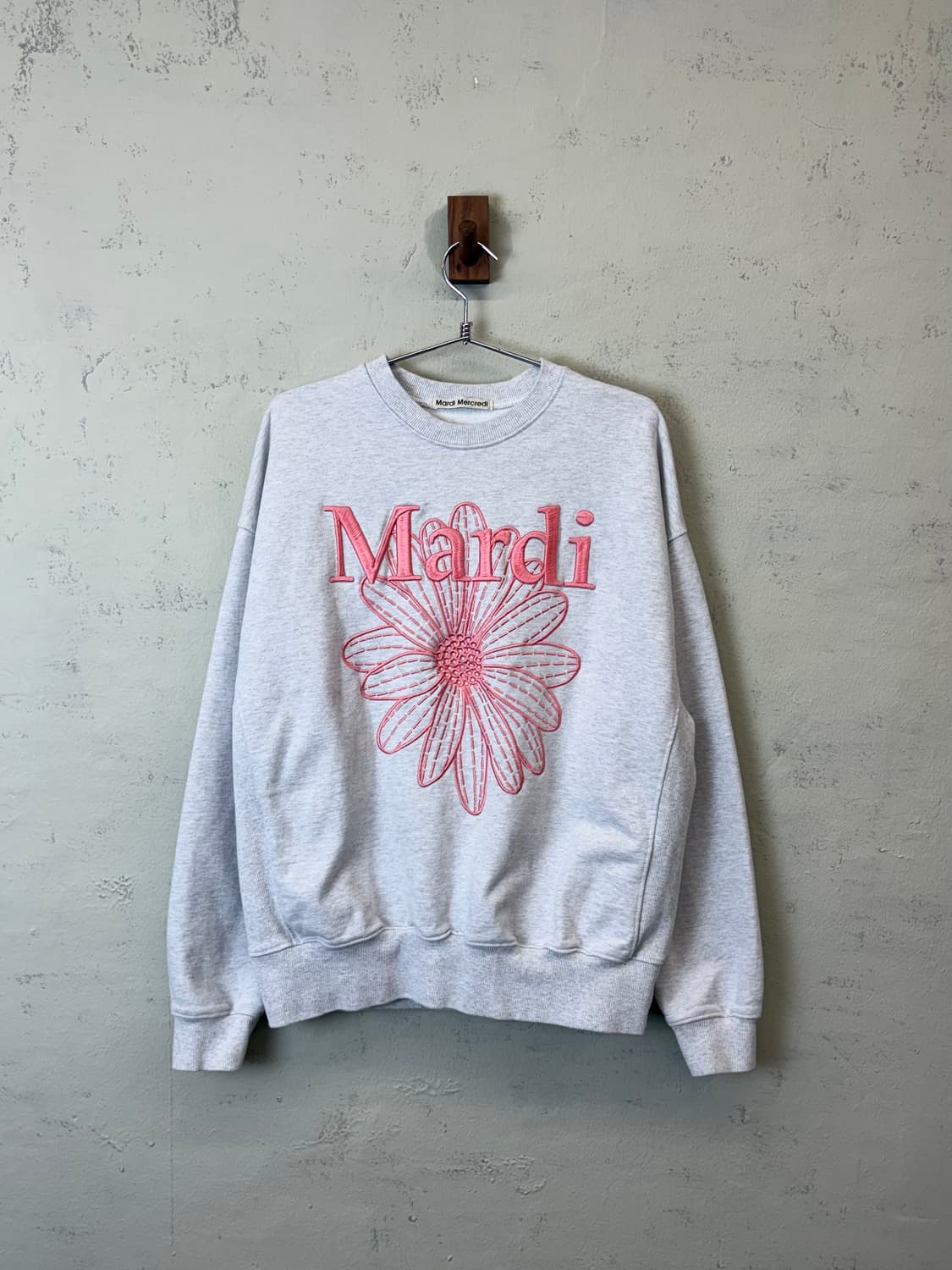 마르디메크르디 플라워 로고 맨투맨 상품이미지1