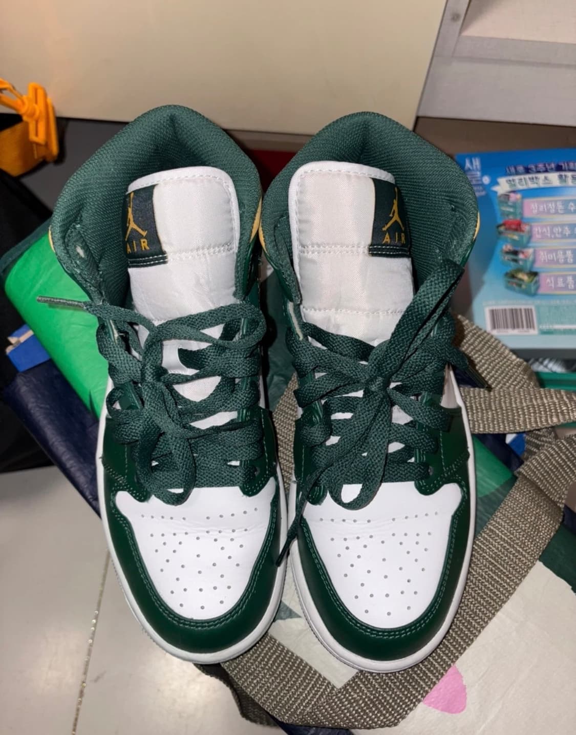 [250] 조던 1 미드 그린 상품이미지1