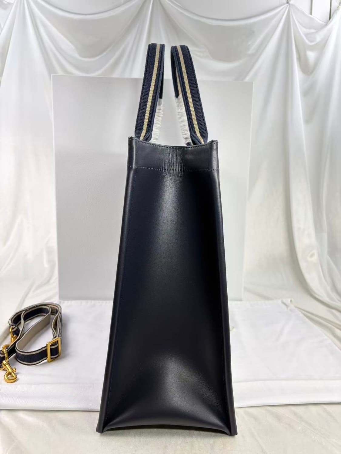 디올 오블리크 북 토트 레더 라지 백 상품이미지2