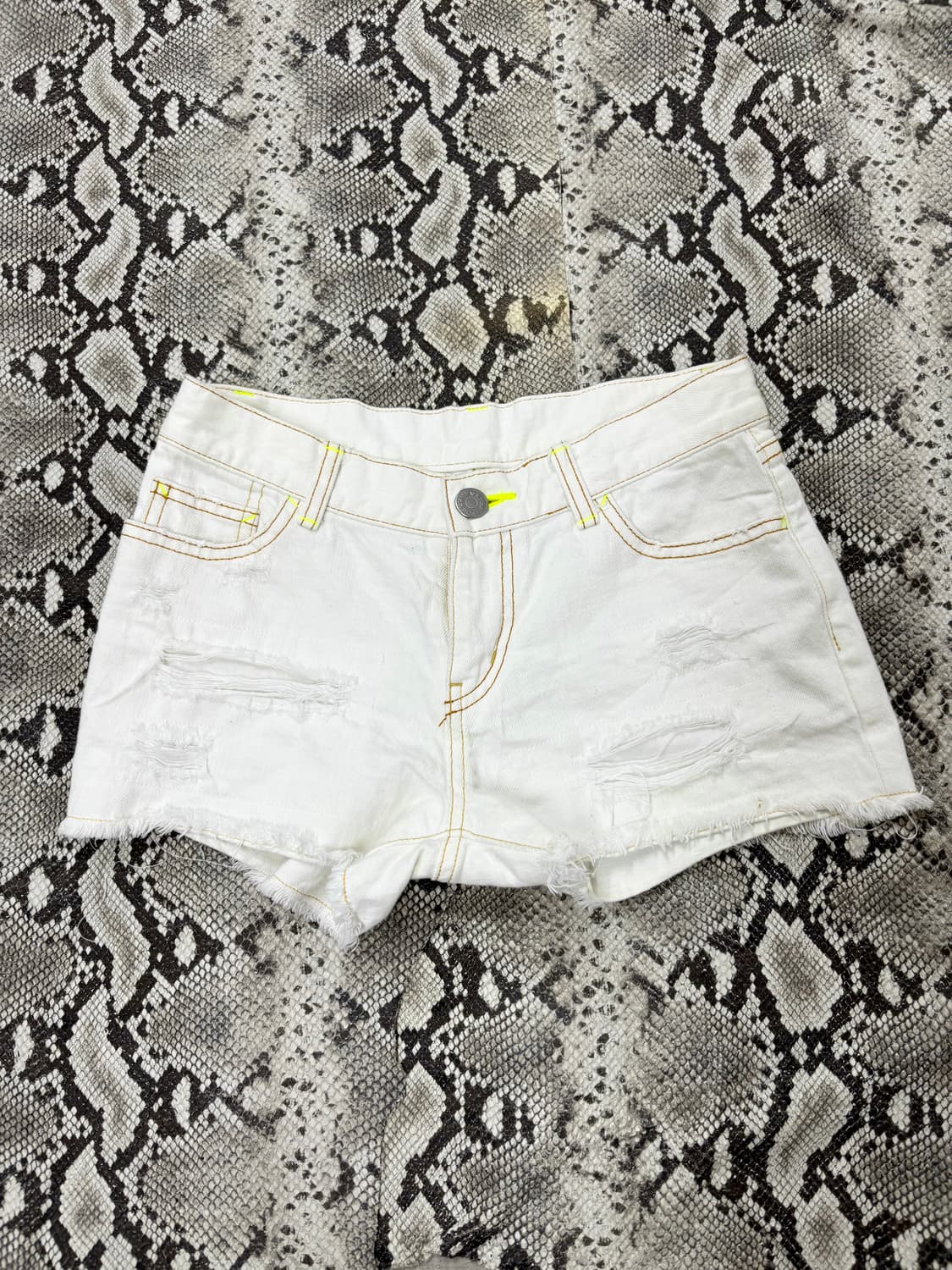 “Vintage” Y2K White Damaged Stitch Detai 상품이미지1
