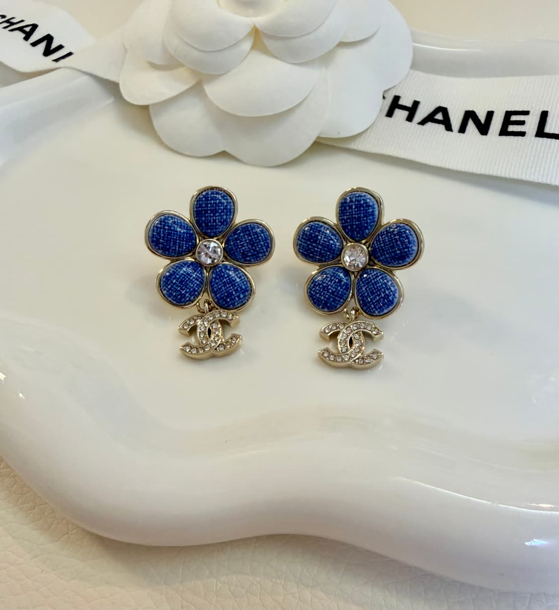 샤넬 데님풍 플라워 CC 드롭귀걸이 업사이클링 상품이미지1